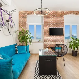 https://apartment-vintasio.primorje-gorskikotar.com