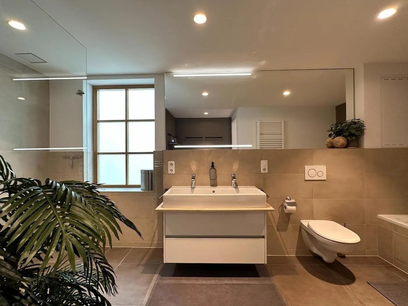 Appartamento Truly - Viel Platz Fuer Business & Familie - Modern, Garage, Fahrstuhl Augusta