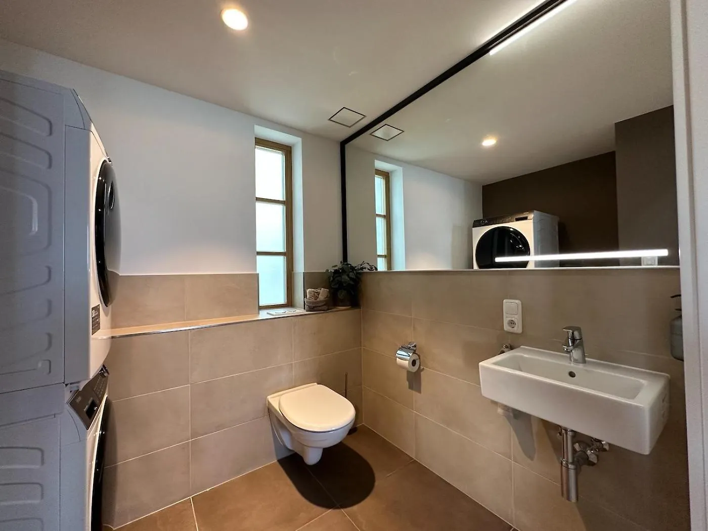 Appartamento Truly - Viel Platz Fuer Business & Familie - Modern, Garage, Fahrstuhl Augusta